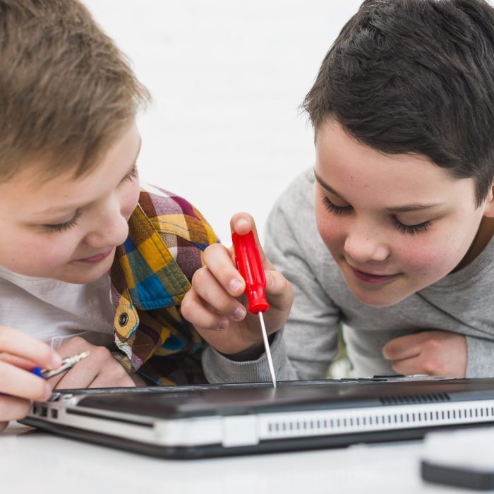 boys-fixing-laptop